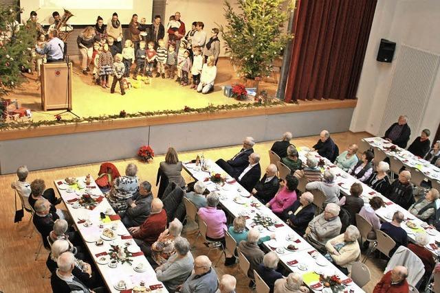 200 Senioren bei Herbolzheimer Adventsfeier