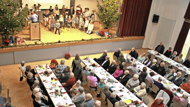 Das Brgerhaus in Tutschfelden war  be...rzweiligen Bhnenprogramm beigetragen.  | Foto: Werner Schnabl