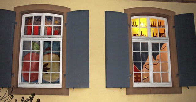 Ein weiteres Adventsfenster wurde geffnet.   | Foto: Beate Rottler