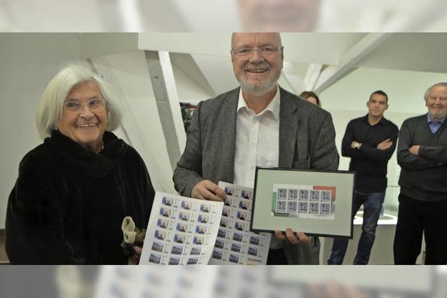 Stadt toppt die Post mit eigener Briefmarke zu Hans-Theo Baumann