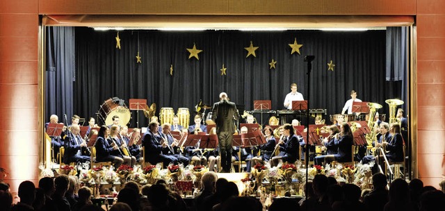 Vorhang auf: Die Musiker prsentierten dem Publikum ein lebendiges Konzert.   | Foto: Gabriele Zahn