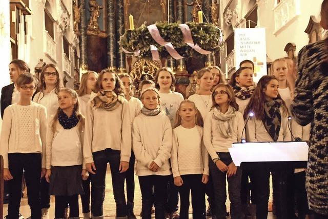 140 Musikanten beim Weihnachtskonzert des Scheffelgymnasiums