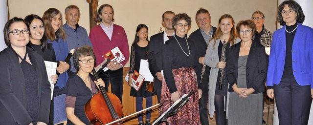 Die Mitwirkenden an der Abendmusik in ...angelischen Kirchengemeinde entgegen.   | Foto: georg diehl