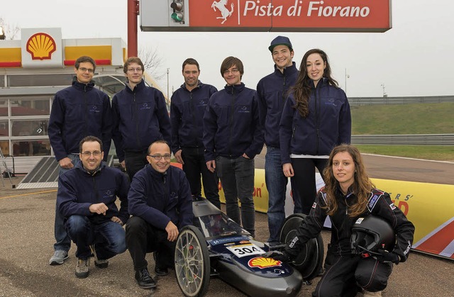 Das Schluckspecht-Team an der Ferrari-Teststrecke   | Foto: Shell