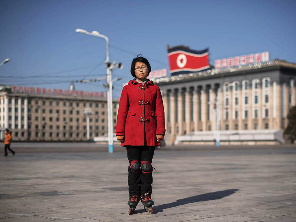 Studentin Kim Hong posiert fr ein Foto whrend sie auf Kim-Il-sung-Platz in Pjngjang inlineskatet.