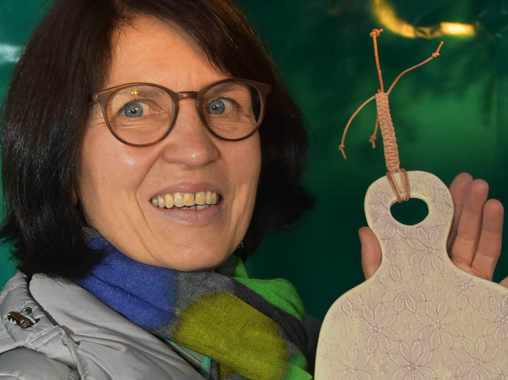 Die Keramikerin Antje Engeser aus Gundelfingen stellt  in ihrer Werkstatt  filigrane und kreative Tpferarbeiten  her. Kontakt: 0157/379-881-07