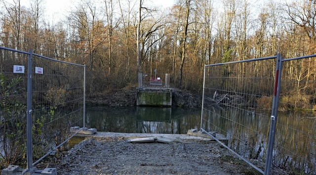 Die Waldbrcke bei Hochstetten wurde demontiert und muss neu gebaut werden.   | Foto: Johannes Burkart