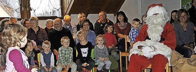 Die Schallbacher Kinder hieen neben i...eltern auch den Nikolaus willkommen.   | Foto: Kindergarten Schallbach