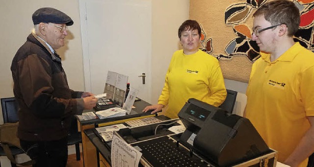 &#8222;Druckfrisch&#8220; konnten am D...e das Ersttagsblatt  erworben werden.   | Foto: H.-J. Hege