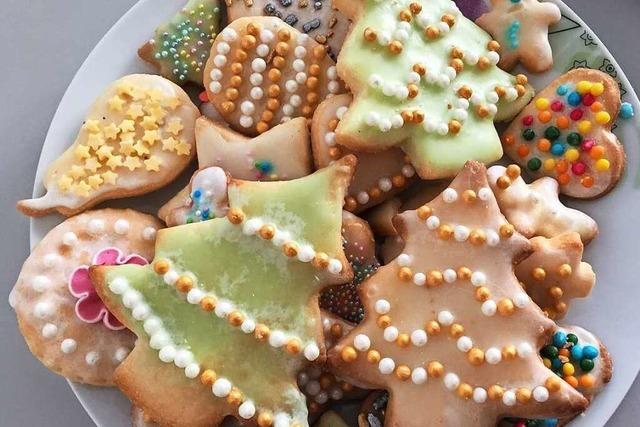 Weihnachtlich verzierte Butterpltzchen