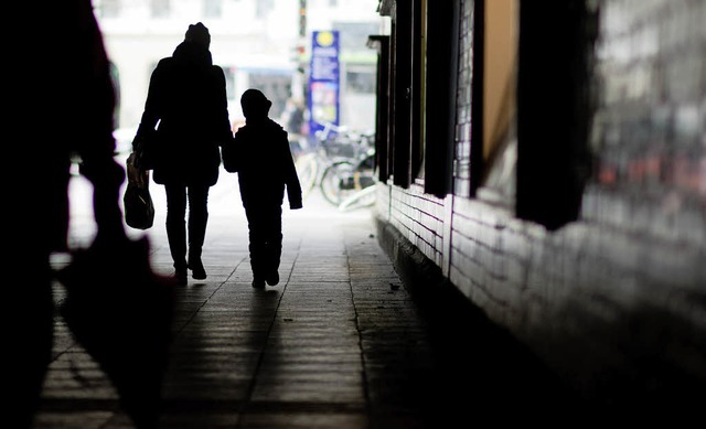 Armutsrisiko Alleinerziehend: Wer ohne...Kinder sorgen muss, stt an Grenzen.   | Foto: Dpa