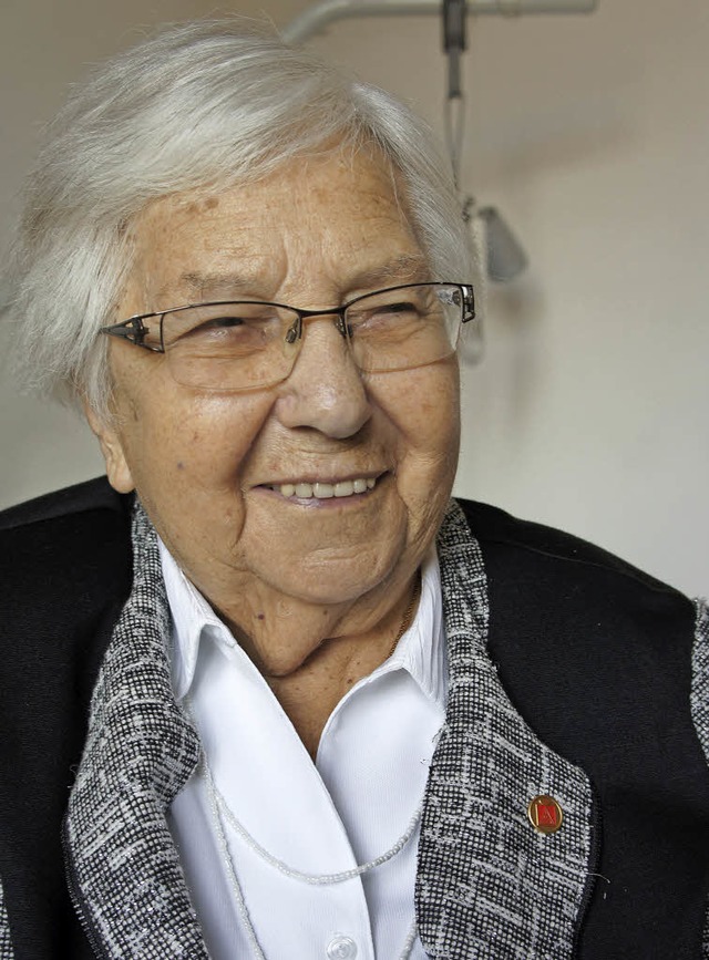 Leonore Schindler, 97 Jahre alt, ist s...hter Monika Renkert ist auch anwesend.  | Foto: Savera Kang