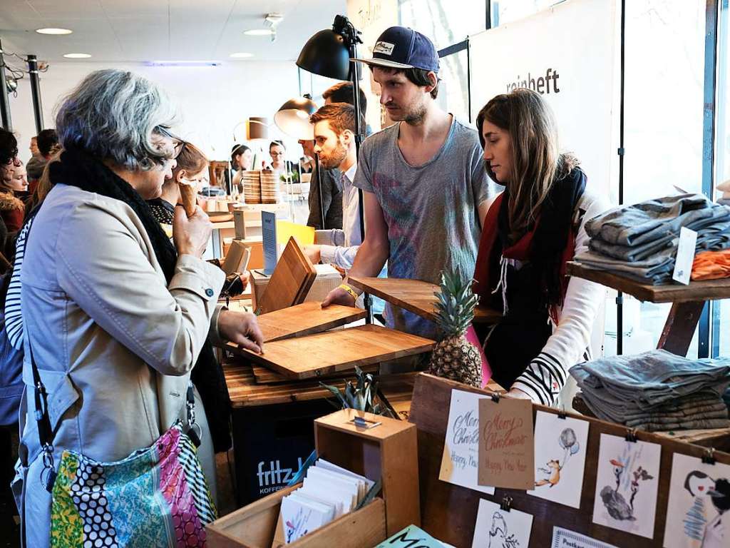 Selbstdesignte Schmuckstcke, bunte Socken, nachhaltige Schuhe: Auf dem Stijl-Markt in der Mensa Remparstrae gibt es viel Kreatives zu entdecken.