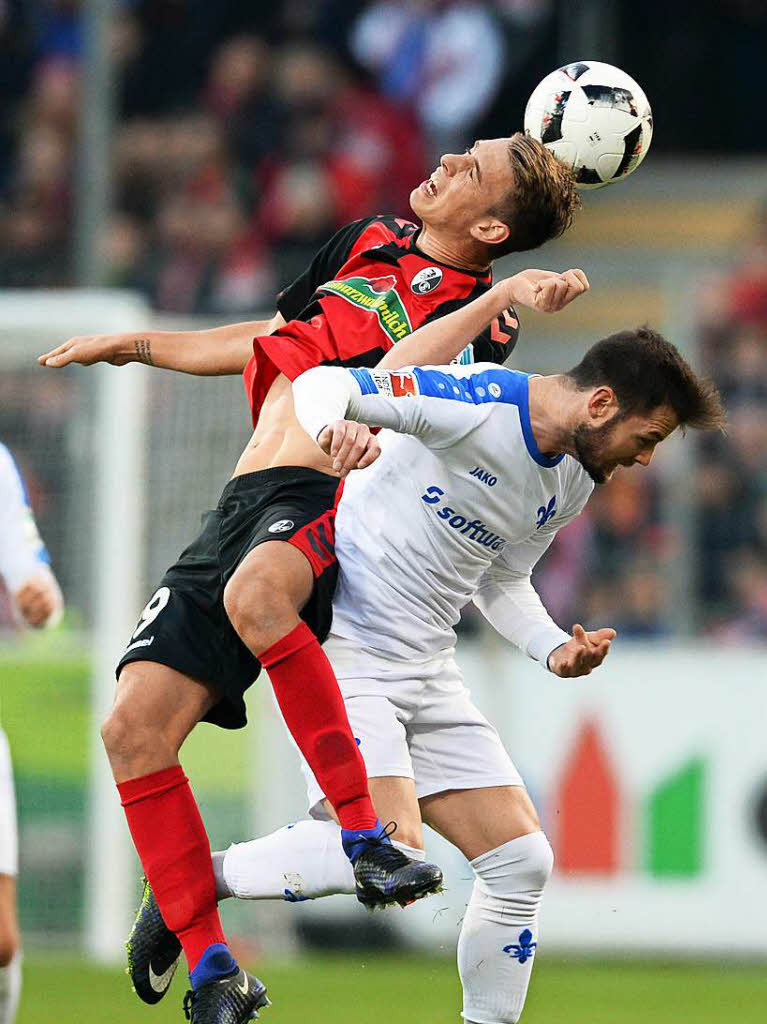 Das nchste Luftduell im Schwarzwaldstadion.