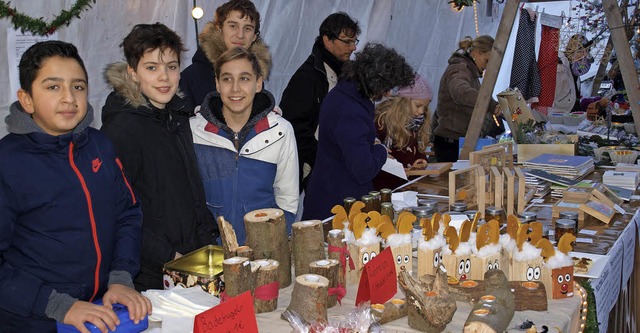 Selbstgebasteltes gehrte zum Angebot des Brombacher Weihnachtsmarkts.  | Foto: Paul Schleer