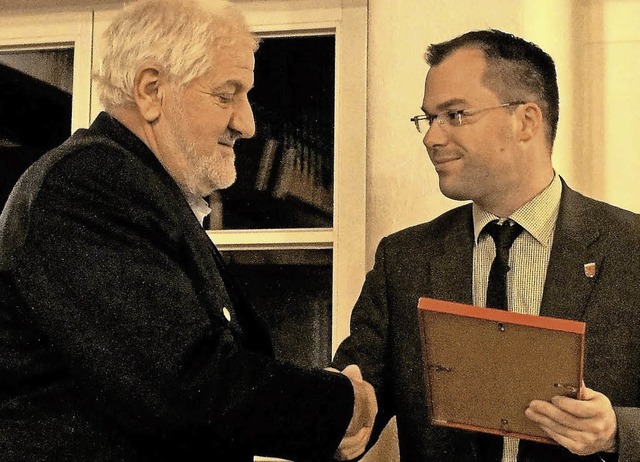 Brgermeister Ulrich Krieger (rechts) ...nmitglied der  Feuerwehr Laufenburg.    | Foto: Reinhard Herbrig