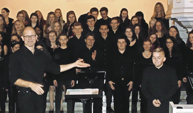 Der Gospelchor des Scheffelgymnasiums ...zert in der evangelischen Stadtkirche.  | Foto: Michael Gottstein