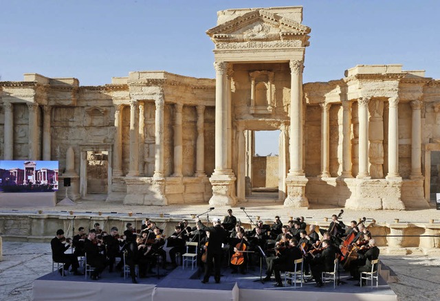 Nach dem Sieg gegen den IS im Mrz spielte das Mariinski-Orchester in Palmyra.   | Foto: DPA