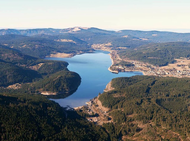 Um den knftigen Sommerpegel des Schluchsees gibt es Unstimmigkeiten.  | Foto: Jrgen Peschek