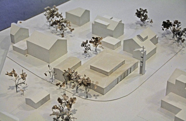 Das evangelische Gemeindezentrum soll ...tseite ein zweigeschossiges Pfarrhaus.  | Foto: Sabine Model