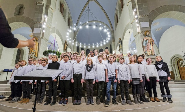 Der Unterstufenchor des Schiller-Gymnasiums unter der Leitung von Barbara Lutz.   | Foto: Faruk nver