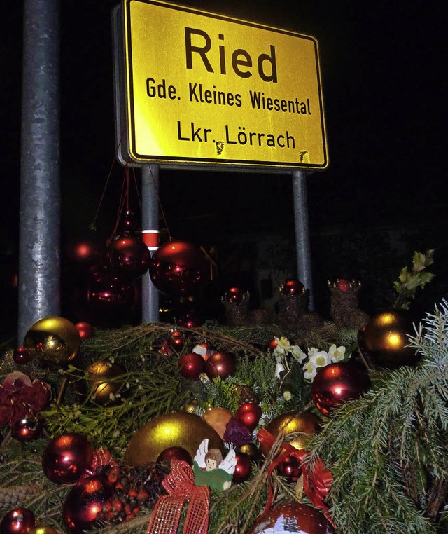 Schon am Ortseingang festlich geschmckt: Ried beim Bergadvent.  | Foto: Sonja Eiche