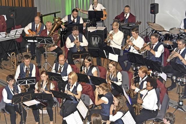 Dirigent Urbina führt Orchester zu Höchstleistungen