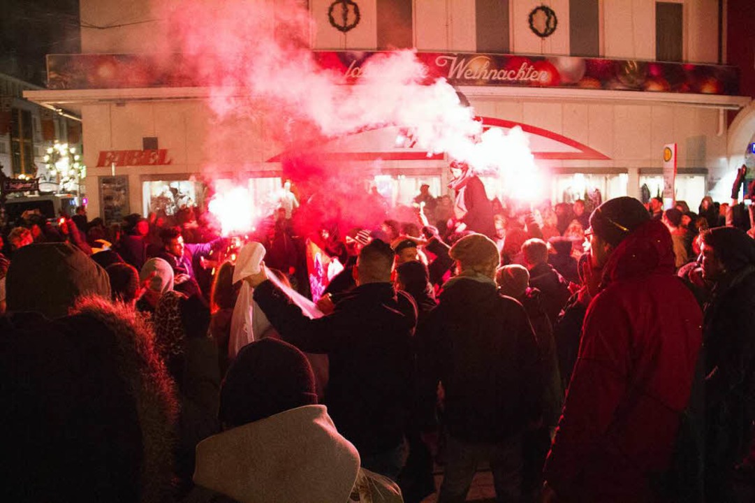 Die Demonstration am Bertoldsbrunnen.  | Foto: Markus Wichmann
