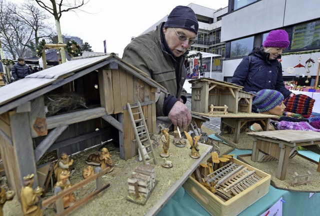 Alles handgemacht: der Krippenbauer Wa...ie Strickknstlerin Cornelia Sprenger.  | Foto: Bamberger