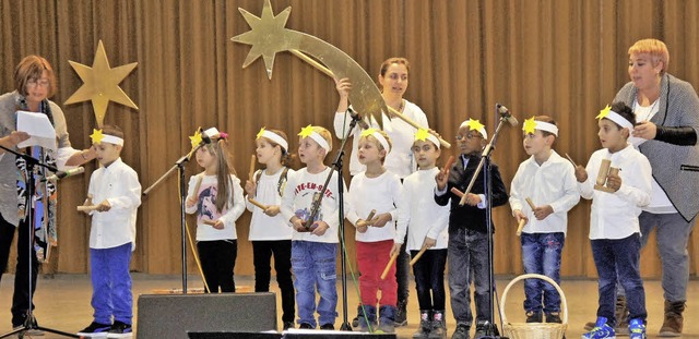 Der Kindergarten Rhina erfreute die Se...nachmittag mit Liedern und Gedichten.   | Foto: Reinhard Herbrig