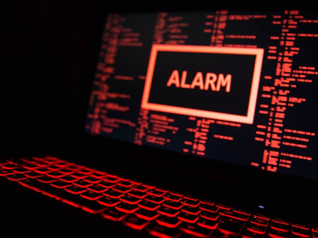 Cybercrime ist eine Gefahr fr Firmen.  | Foto: dpa