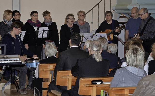 Die von Markus Braun (rechts) geleitet...m  Konzert in der Hugsweirer Kirche.    | Foto: Alfred Arbandt