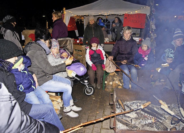 Stockbrotfeuer beim Adventsmarkt in Oberprechtal.   | Foto: Roland Gutjahr