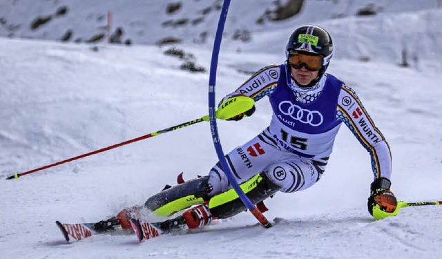 Druckvoll unterwegs: Paul Sauter vom S...FIS-Slalom in Khtai um den Sieg mit.   | Foto: siegmund