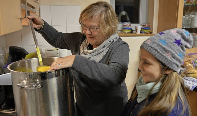 Bei Heidi Wei bekam  man einen Becher...suppe. Mmmh ... mit feiner Curry-Note.  | Foto: Horatio Gollin