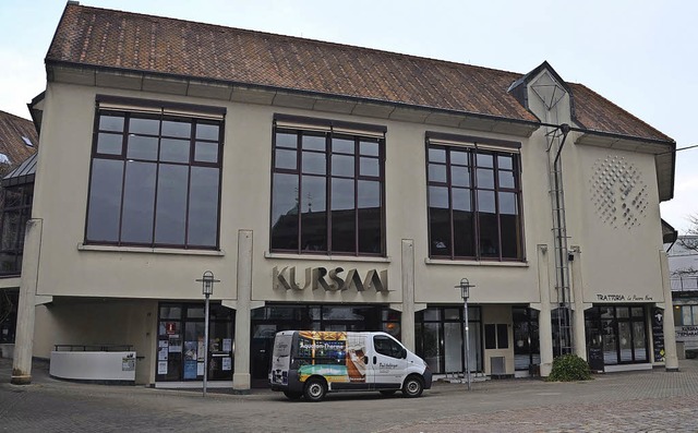 Der Kursaal am Rudolf-Eberle-Platz wir...h gehrt das Haus der Tourismus GmbH.   | Foto: H. Siebold