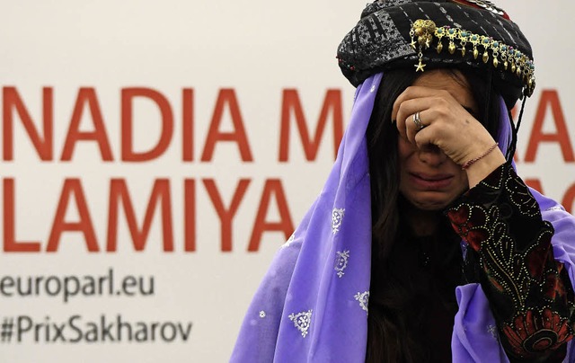 Nadia Murad weint, nachdem sie in Stra...xsklavinnen missbraucht und verkauft.   | Foto: afp