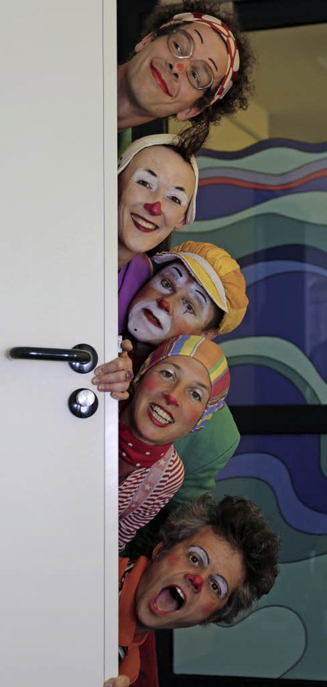 Schraube (unten) gehrt zum Team der Clown-Doktoren   | Foto: Theo Hofsss