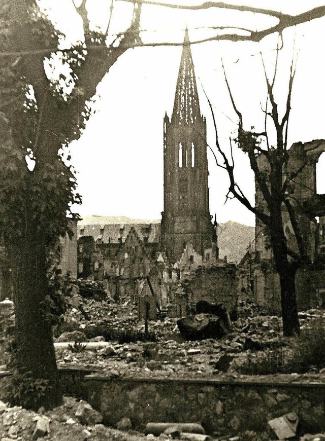 Zerstrtes Freiburg nach der Bombennacht 1944  | Foto: Archiv Hans Sigmund