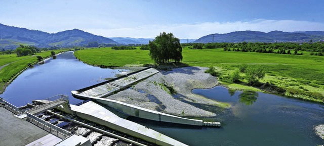 Die Wasserkraftanlage Offenburg (oben)...rlaubt: Schler (rechts) mit Isolator   | Foto: E-Werk Mittelbaden/BZ