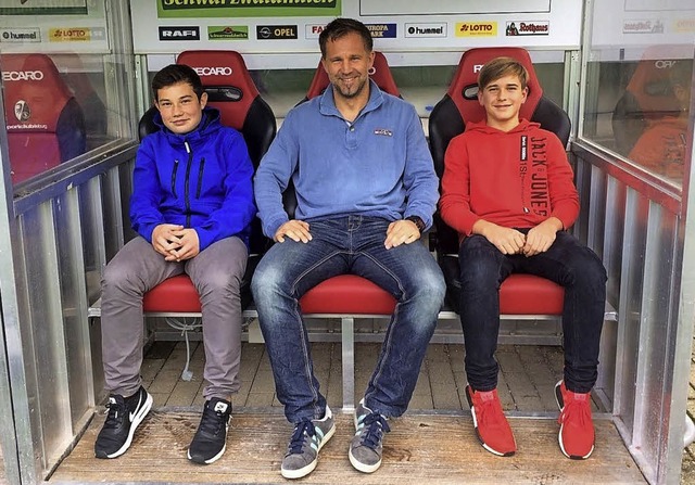 Marvin (links) und Lars (rechts) mit Trainer Lars Voler.   | Foto: privat