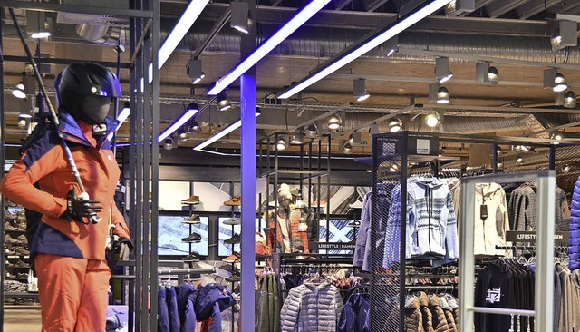 Fast jeden Sport- und Fitnessbereich d...das Angebot von Intersport Sthle ab.   | Foto: old (5)