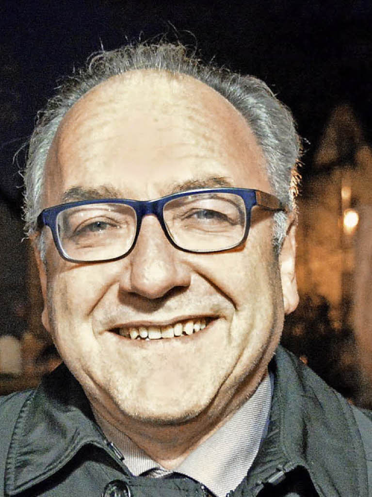 Klaus Schuble (Sparkassen-Filialdirektor), Rheinfelden: „Ich kann es nicht wirklich sagen. Das Weihnachtsgeld versinkt einfach im normalen Haushalt. Das wird keinem bestimmten Zweck zugefhrt.“