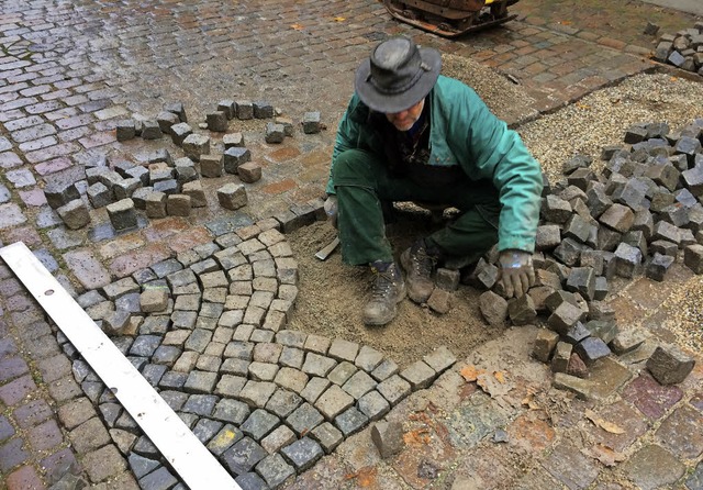 In der Seelbacher Marktstrae wurden f...uerungen Kleinpflastersteine verlegt.   | Foto: Gemeinde