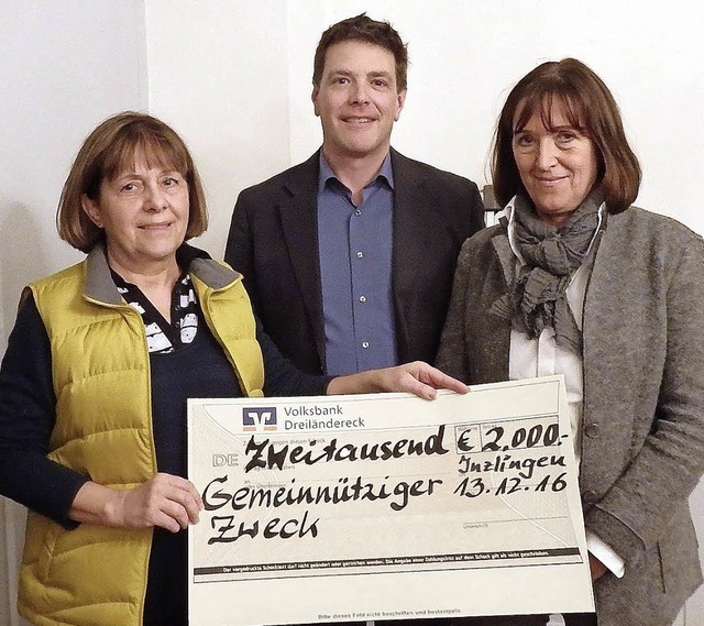ber die Spenden von Angela Kunzelmann...ich Brgermeister Marco Muchenberger.   | Foto: Johanna Hoegg