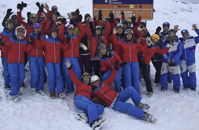 Die Ski- und Snowboardlehrer des Ski-C... Weiterbildung am Stubaier Gletscher.   | Foto: Privat