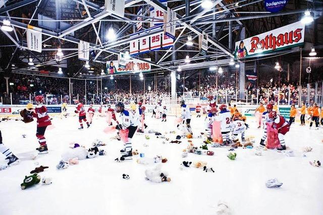 Beim Teddy Bear Toss kannst du Kuscheltiere regnen lassen