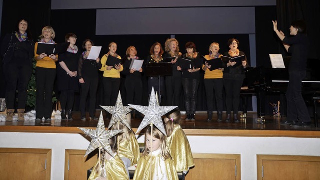 Endingen.  Der &#8222;Chorifeen-Chor&#8220; beim Bhnenauftritt.  | Foto: Roland Vitt