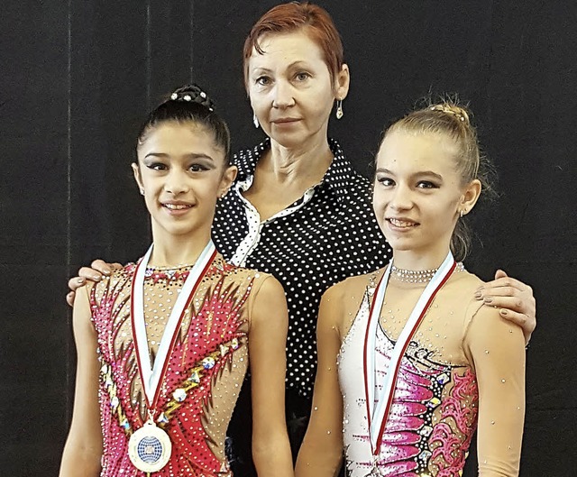 Trainerin Viktoria Tereschenko mit Sila-Asena ztrk (links) und Lea Hoffmann.   | Foto:  Privat