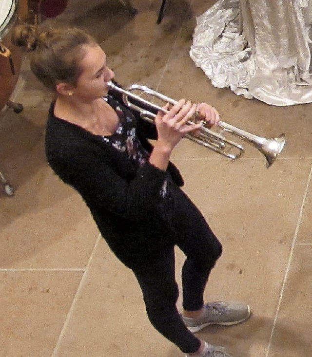 Der jugendliche Nachwuchs des Musikver... spielte in der Wollbacher Kirche vor.  | Foto: Jutta Schtz